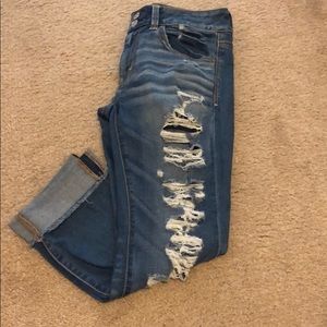 AE medium wash artist crop jeans